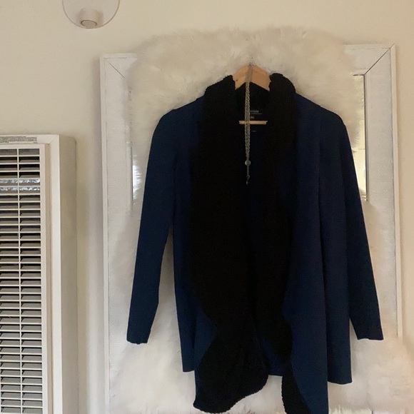 • § Vintage Navy Blue & Black Shearling Jacket § • - Picture 3 of 6